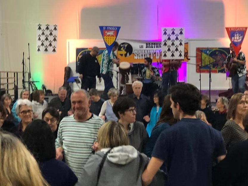 674350_c7b68def311e438da6d4e21e734653ee-mv2