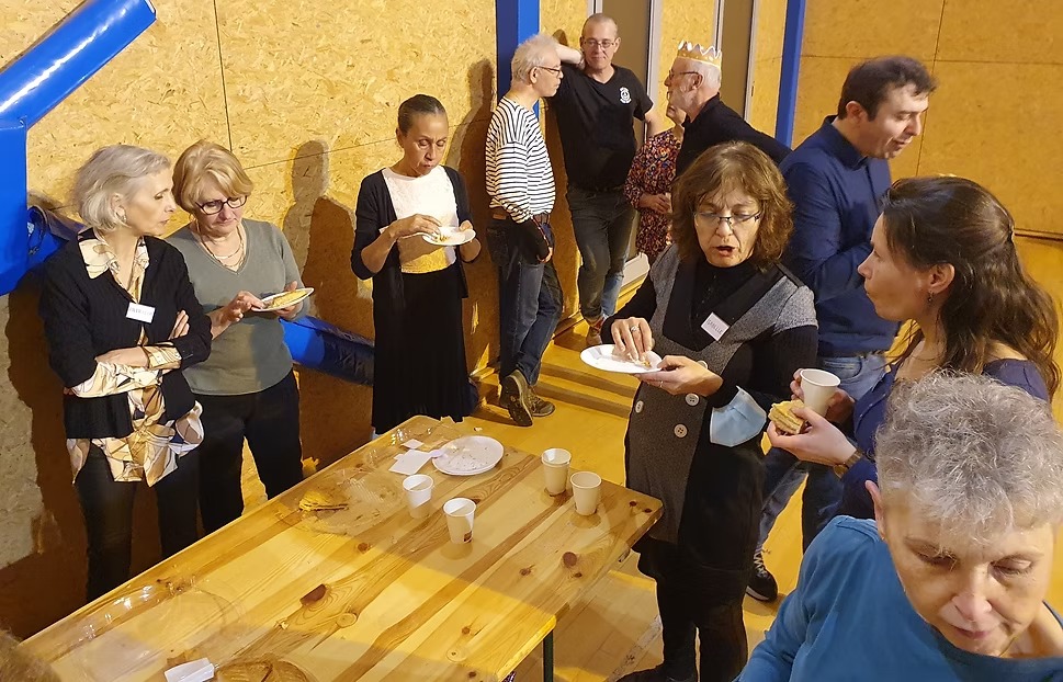 674350_ec713650ef084025b34e0604e0a2239b-mv2