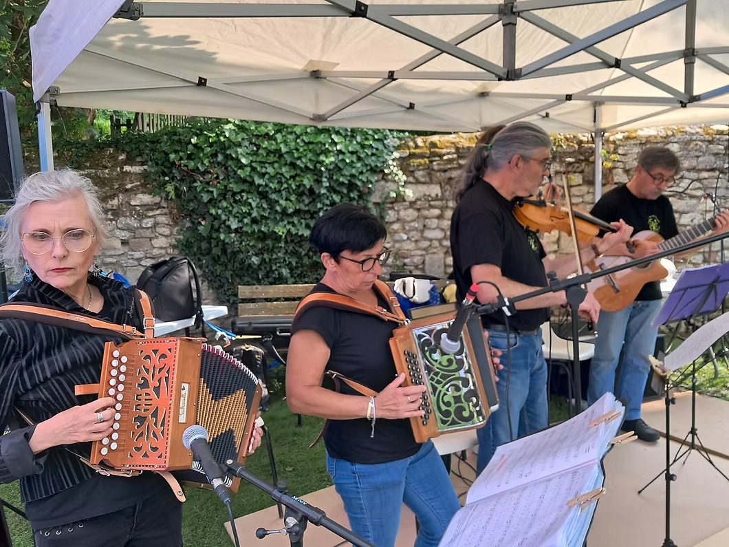 674350_2bc104cd3bab40fab1fc4a11b16bc4d2-mv2