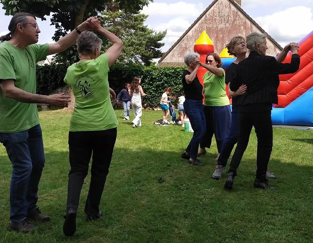 674350_85b8187256674688bf9813cb2af015c8-mv2