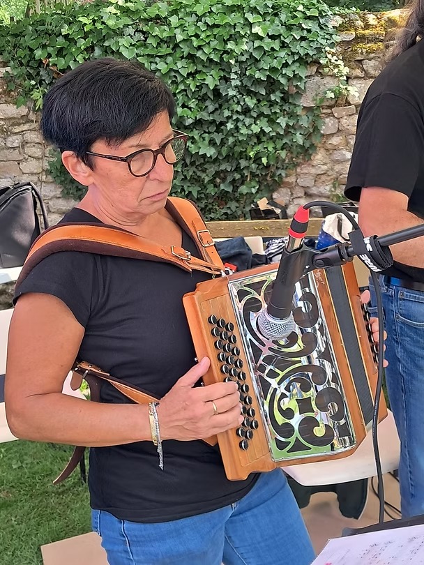 674350_93ce9cf385f34db2824ae9f3a1e2246d-mv2