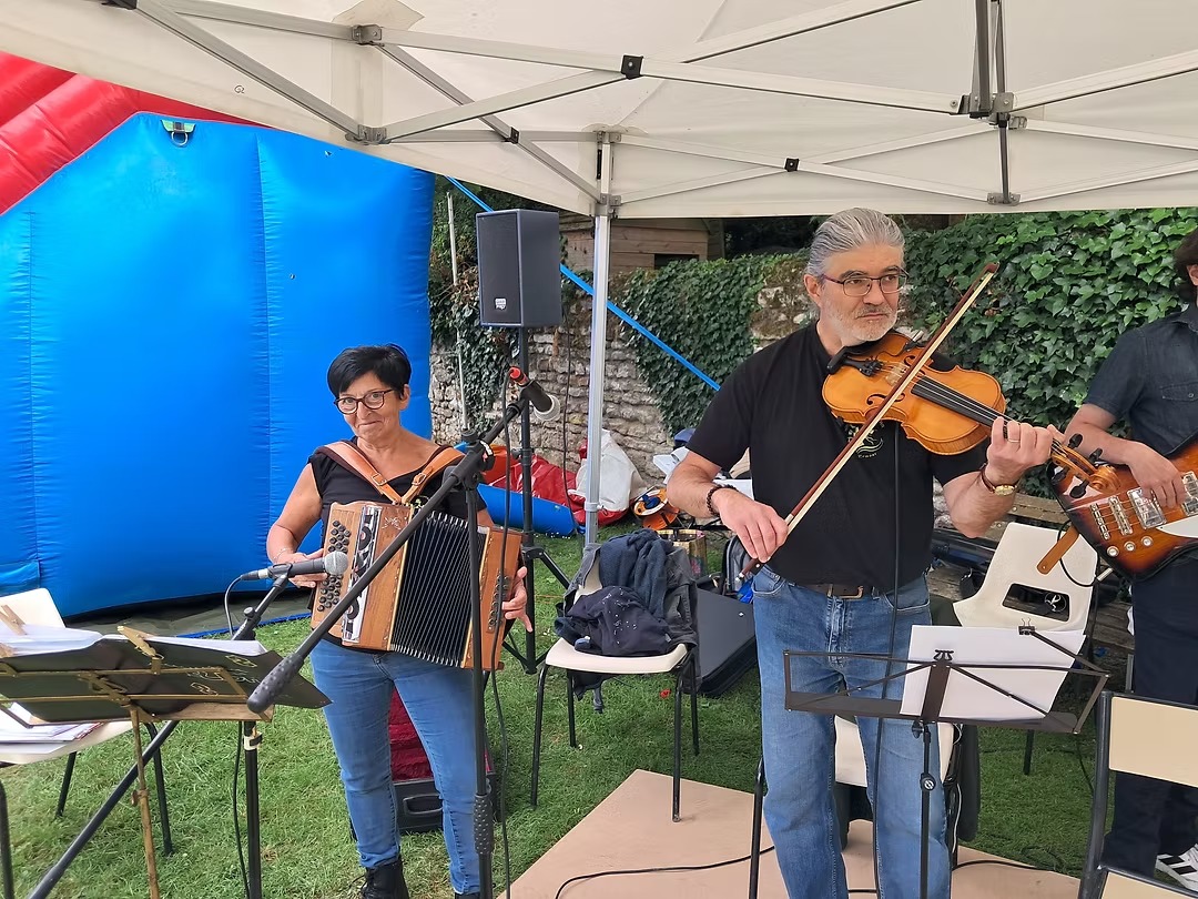 674350_f9193e24955746f284a372dbb113cf5d-mv2