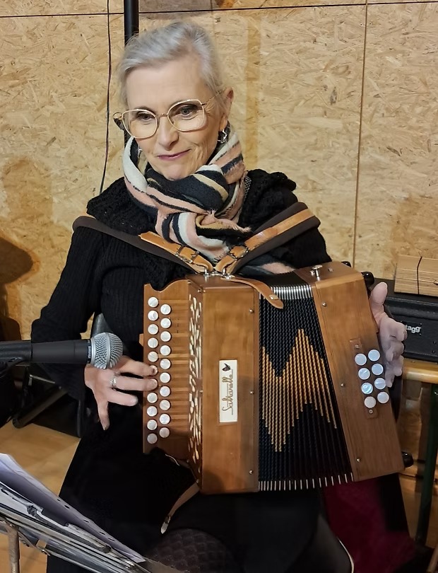 674350_226061b4716d40a49ef3d63ba1f5470c-mv2