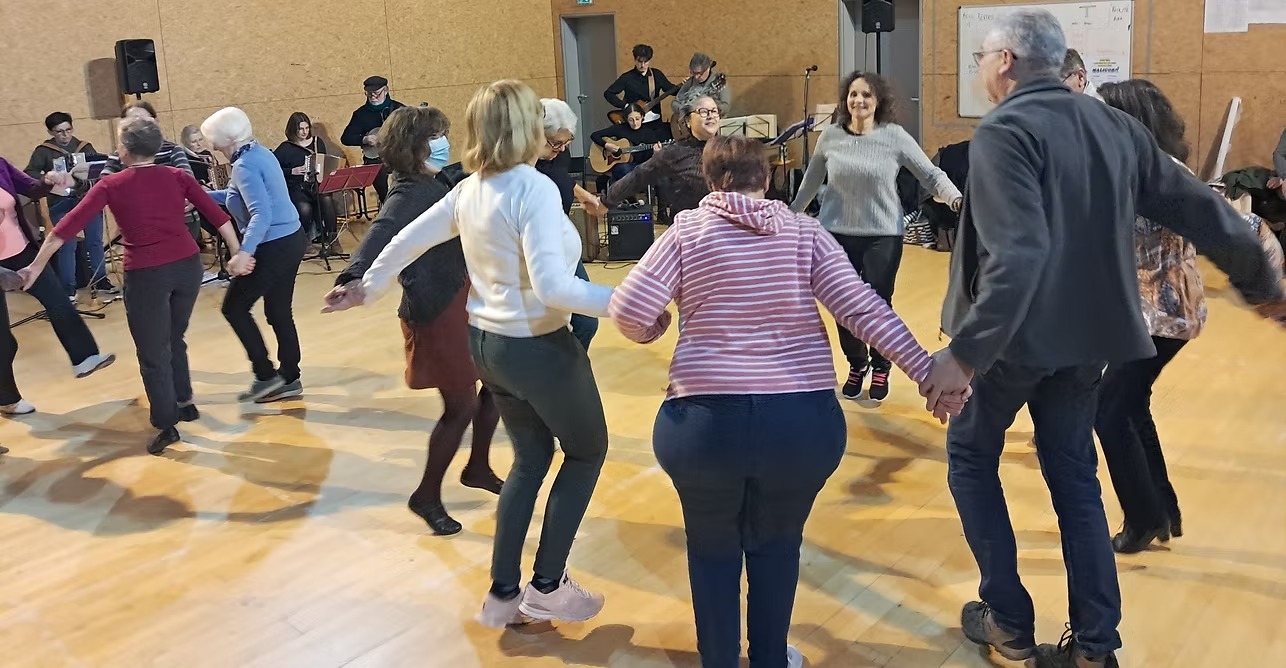 674350_f3bf2224b42941cb84afdee641def760-mv2